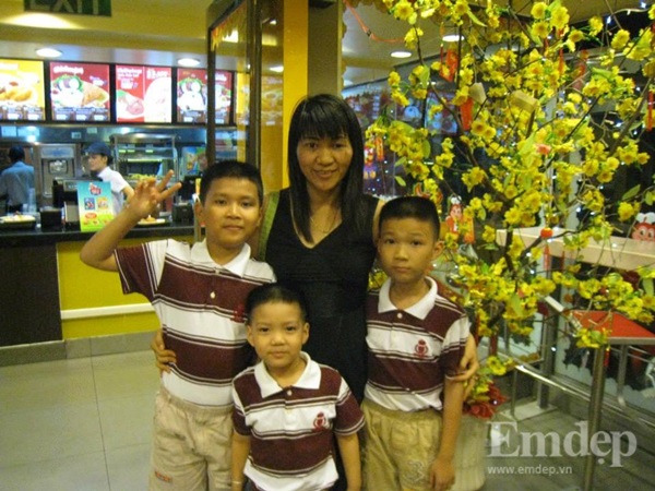 Người mẹ đơn thân nuôi 3 cậu con trai thành những kỳ thủ tài năng