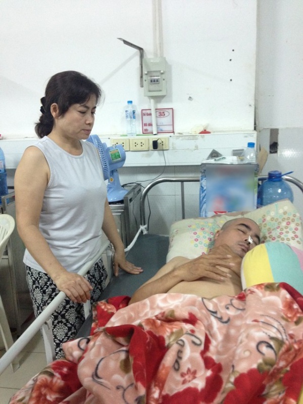 Vợ Nguyễn Hoàng: Bán cả nhà tôi cũng phải chữa bệnh cho anh