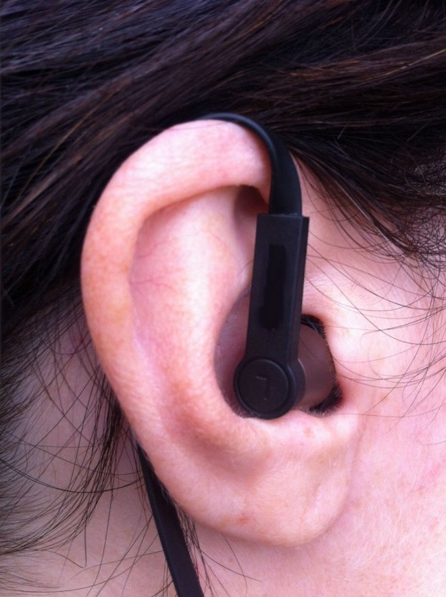 Đeo tai nghe hủy hoại sức khỏe của bạn như thế nào?