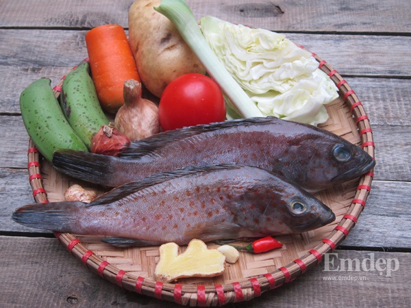 Canh cá mú nấu rau củ kiểu Philippines