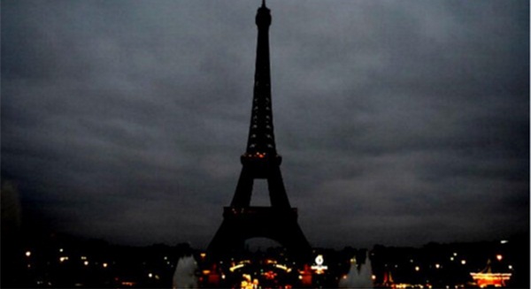 Ít nhất 150 người thiệt mạng trong vụ đánh bom, nổ súng liên hoàn tại Paris