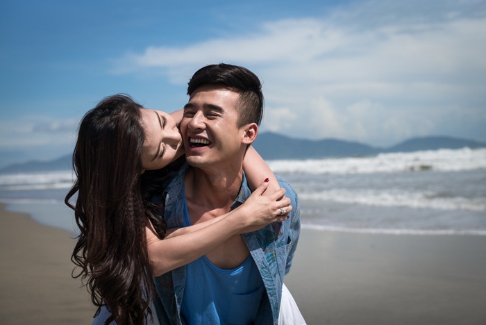 Ngắm cặp đôi Lương Thế Thành - Thuý Diễm hạnh phúc trên bãi biển