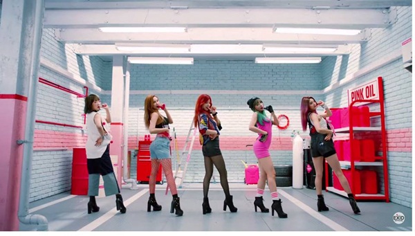 Kpop News: EXID đầy nóng bỏng trong vai nhân viên bán xăng “cuồng” màu hồng