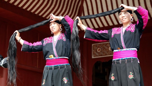 Bí quyết dưỡng “suối tóc” dài siêu mượt của người Dao đỏ (Trung Quốc)