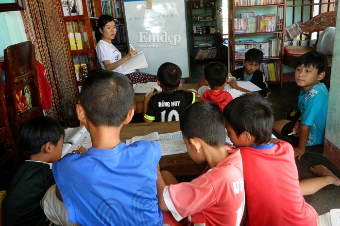 Lớp học đặc biệt của cô giáo bại liệt ở làng bão Chanchu