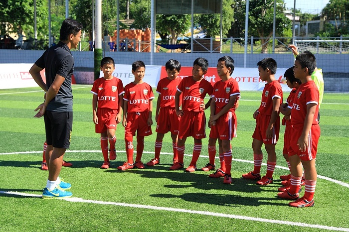 Cầu thủ nhí 2015 tập 15: Phan Thanh Bình không nỡ làm 