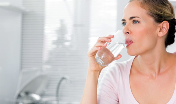 Uống nước trước bữa ăn: Cách giảm cân đơn giản nhất