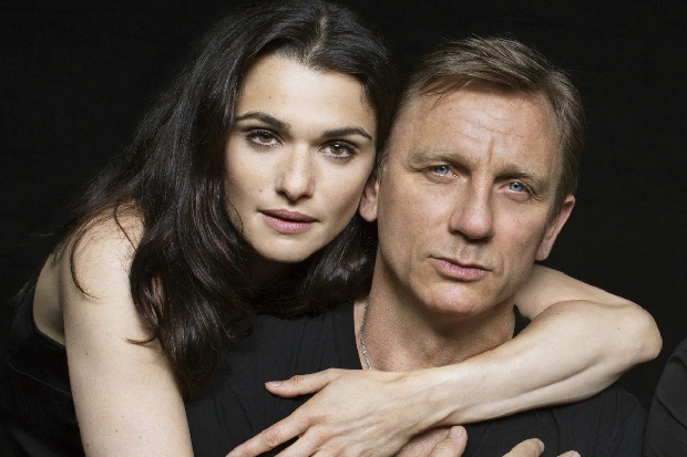 Vợ của “James Bond” sợ bị phản bội vì chồng quá nổi tiếng