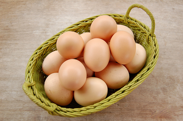 4 cách chăm sóc tóc hư tổn mùa đông chỉ với trứng gà