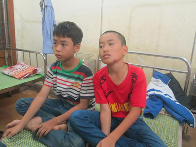 Tin hot tuần qua: Phụ huynh đánh 3 học sinh nhập viện bằng dùi cui