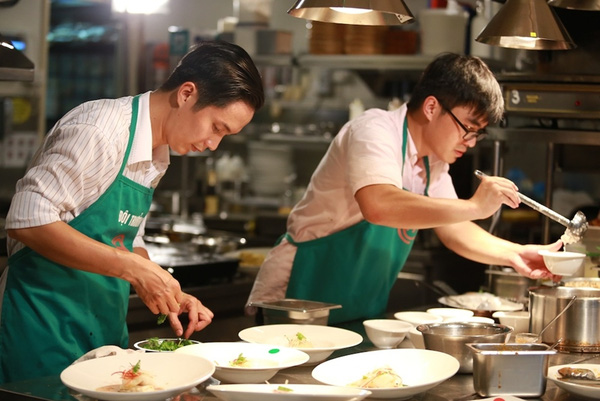 Vua đầu bếp Việt Nam 2015 tập 13: Thí sinh "muốn đánh lộn" ở Singapore