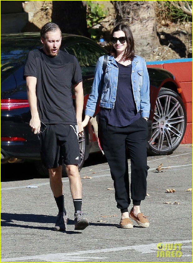 HOT: Anne Hathaway mang thai con đầu lòng