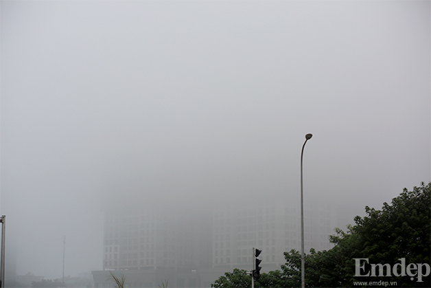 Ảnh: Sương mù dày đặc bao phủ Hà Nội