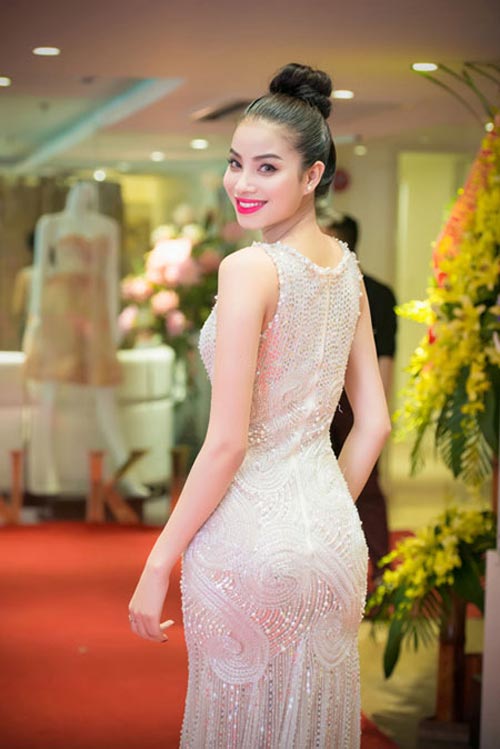 BST đầm dạ hội thanh lịch của Hoa hậu Phạm Hương