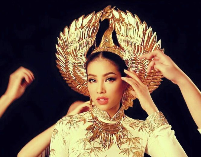 Trang Phục dân tộc quyền quý của Phạm Hương tại Miss Universe 2015
