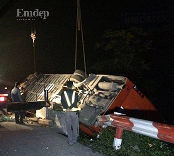 Vụ tai nạn trên cao tốc Pháp Vân: Sau cú tông mạnh là cảnh tượng kinh hoàng