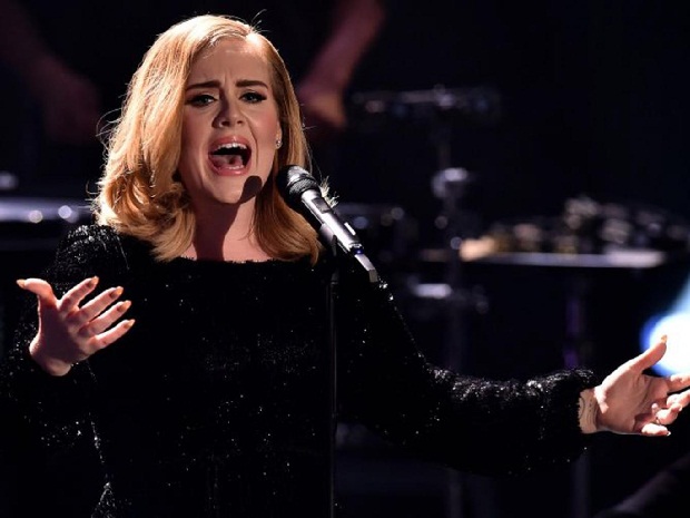 Adele bị tố “ăn cắp” nhạc của cố ca sĩ Thổ Nhĩ Kỳ