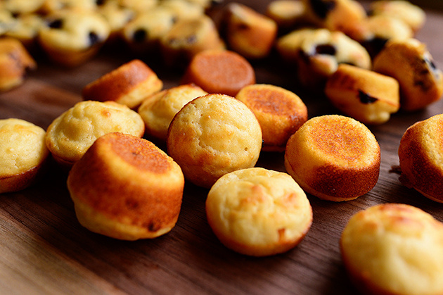 Vào bếp làm bánh muffin mini đãi gia đình