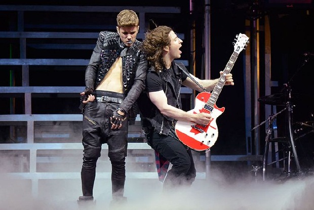 Justin Bieber chửi thề trên sân khấu vì… quên lời bài hát