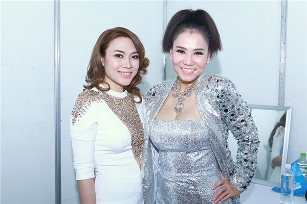 Hà Thu mang áo dài đến Miss Intercontinental, Diễm Trang đi thử váy cưới