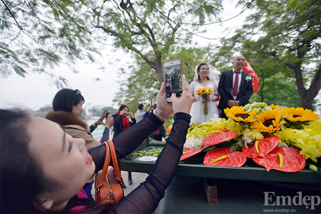 Ảnh: Độc đáo rước dâu bằng xe jeep ở Hà Nội