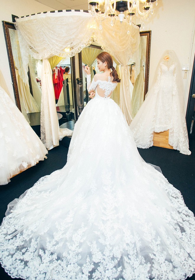 Hà Thu mang áo dài đến Miss Intercontinental, Diễm Trang đi thử váy cưới