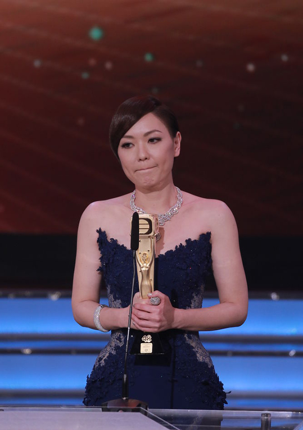 Mỹ nhân 'đốt mắt' đêm trao giải TVB với váy táo bạo