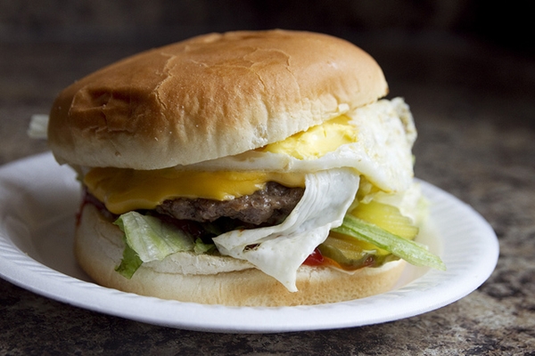 Đến Mỹ thưởng thức những chiếc bánh hamburger hấp dẫn cho sinh viên