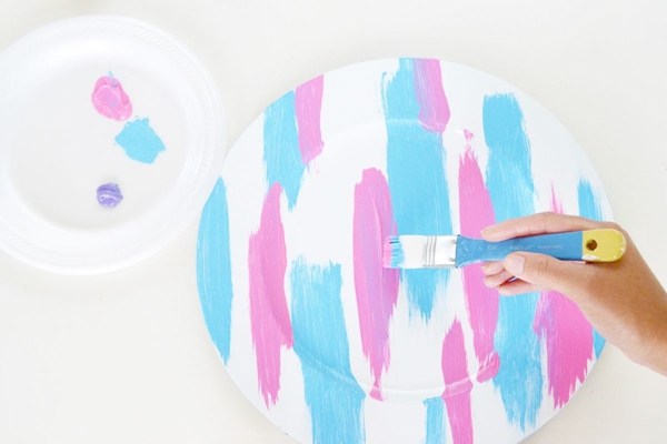 Biến đĩa ăn thành tác phẩm nghệ thuật chỉ với 3 màu vẽ