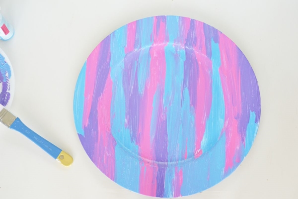 Biến đĩa ăn thành tác phẩm nghệ thuật chỉ với 3 màu vẽ