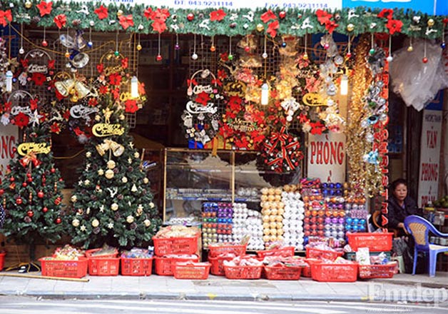 Thị trường Giáng sinh 2015: Cây thông nhỏ mini hút khách