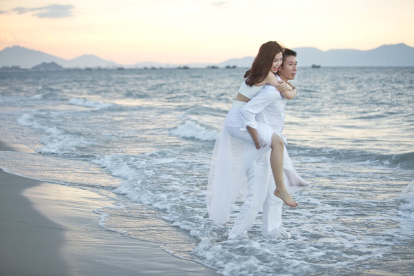 Trọn bộ ảnh cưới hạnh phúc của Á hậu Diễm Trang tại Đà Nẵng