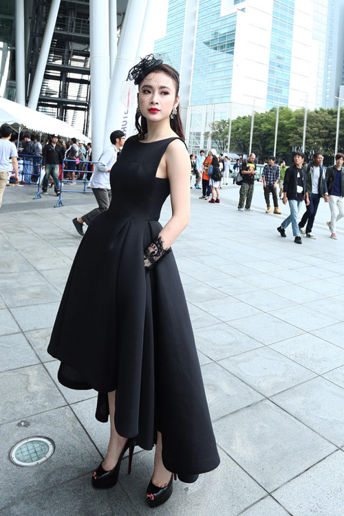 Đầm dạ hội đen gợi cảm, quyến rũ của mỹ nhân Việt