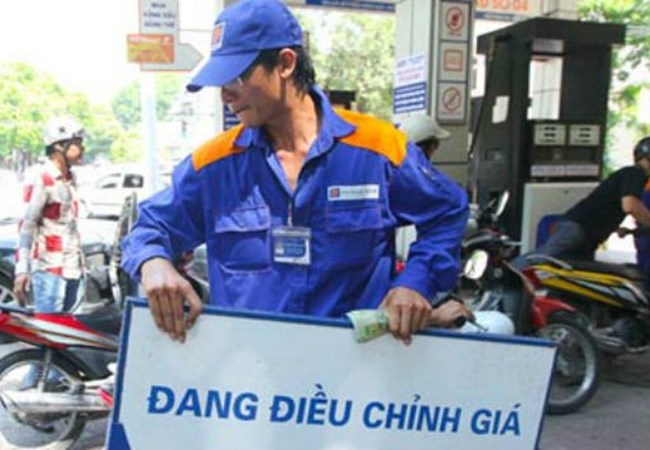 Giá xăng tiếp tục giảm 