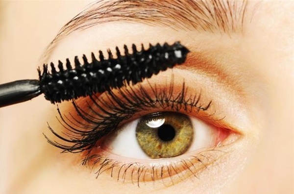 5 lỗi cần tránh khi dùng mascara