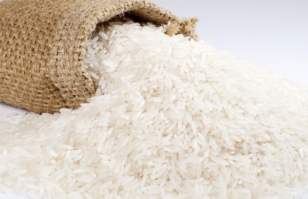 Gạo màu trắng đục là gạo còn chất dinh dưỡng, không nên mua gạo quá trắng.