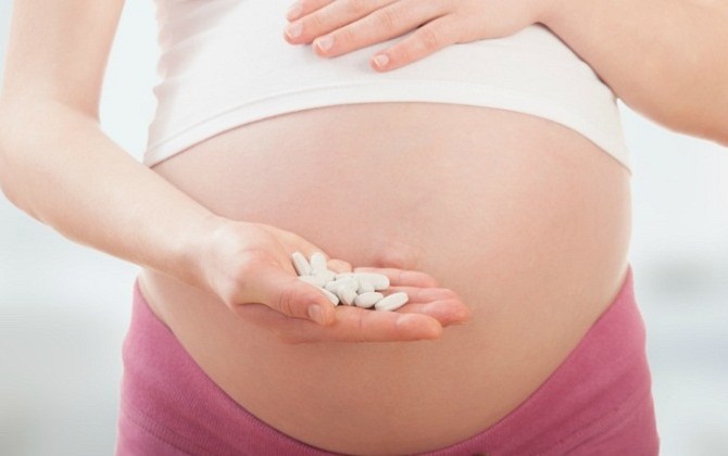 Tại sao phải bổ sung vitamin tổng hợp khi mang thai?