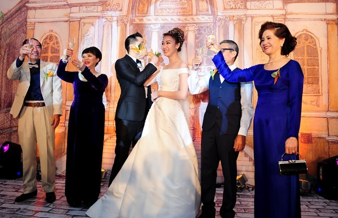 Mỹ nhân Việt nào là cô dâu đẹp nhất năm 2015?