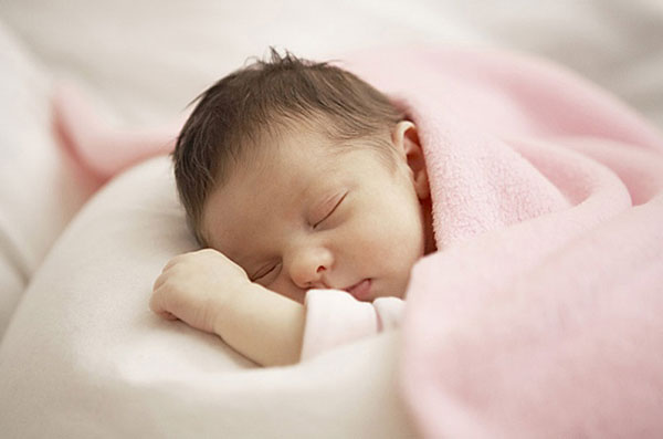 Mẹo chăm sóc giấc ngủ để bé sơ sinh khỏe mạnh, mau lớn