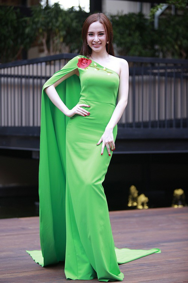 10 đầm dạ hội đẹp nhất năm 2015 của dàn sao Việt