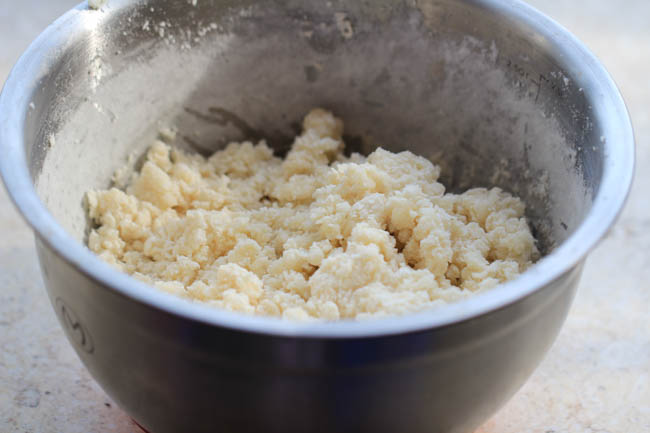 Cách làm bánh rán nhân trứng lá hẹ đơn giản mà tuyệt ngon
