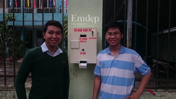 Sinh viên Đà Nẵng chế tạo máy cấp phát bao cao su miễn phí thông minh