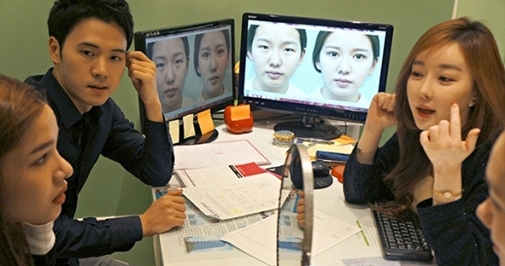 V-biz Plus: Mai Phương Thúy nhập viện, Kỳ Hân lộ ảnh 'dao kéo' tại Hàn Quốc.
