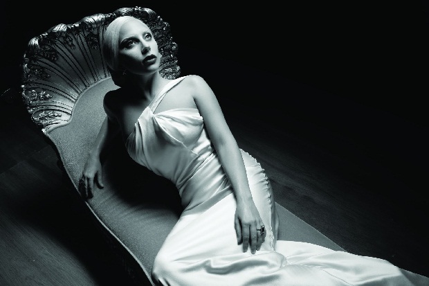HOT: Lady Gaga mơ về…Oscar - Angelina Jolie đưa các con “tấn công” showbiz