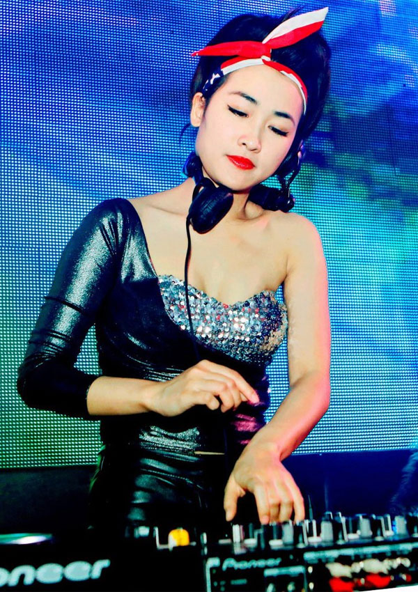 DJ Trang Moon: “Tôi trưởng thành hơn nhờ đóng hài”