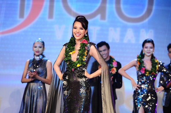 Siêu mẫu Khả Trang: 'Tôi không ghen tỵ với Minh Tú'