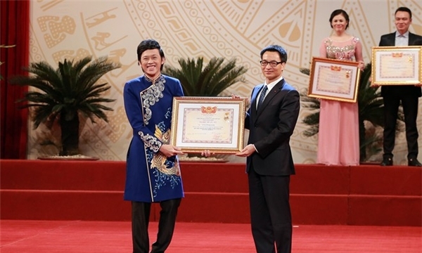 Hoài Linh nhận danh hiệu NSƯT, Chan Than San nói về tin đồn làm trai gọi