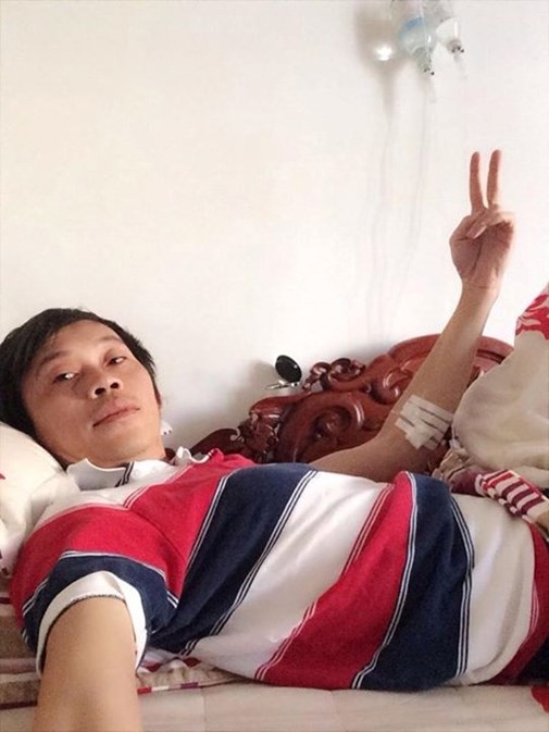 Sao Việt nằm viện vẫn cố gắng chụp ảnh đăng facebook