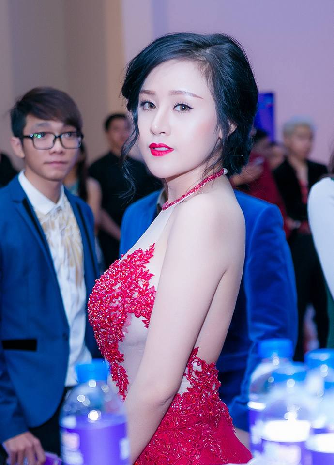 Bà Tưng tái suất, đẹp ngỡ ngàng trên thảm đỏ Zing Music Awards 2015