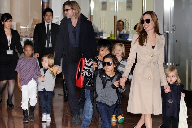 HOT: Angelina Jolie xác nhận thông tin nhận thêm con nuôi người Campuchia